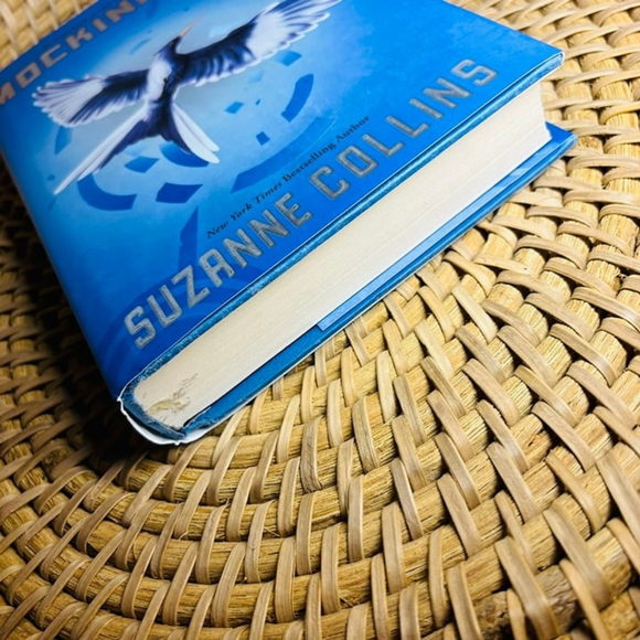 Mockingjay - First Edition Hardcover - Fantasy Fiction Book - Picture 5 of 13
